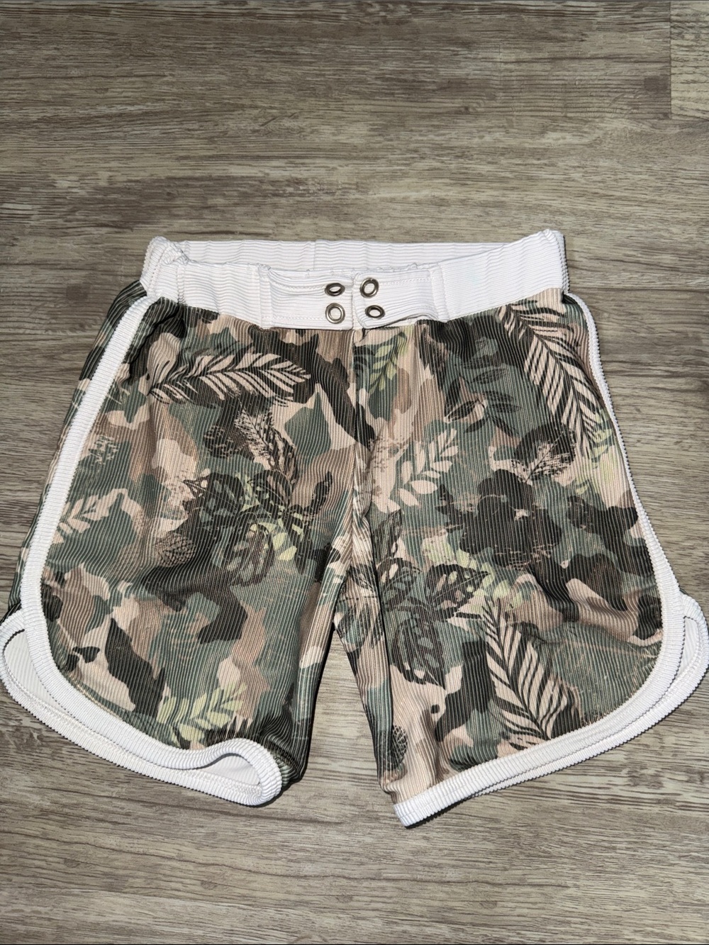 LainSnow Mini Ro Trunks